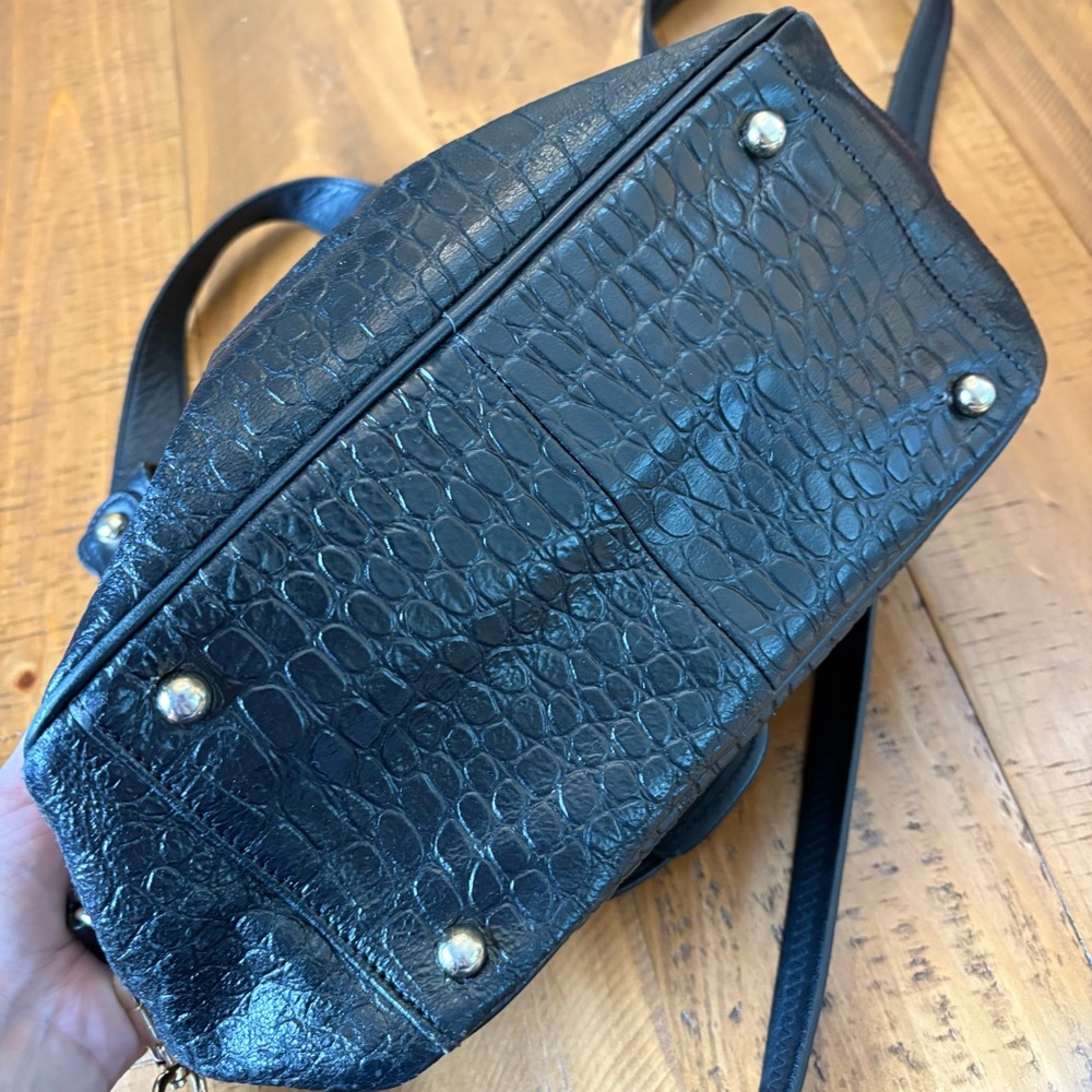 Chic Black Croc-Patterned Shoulder Bag - image 8